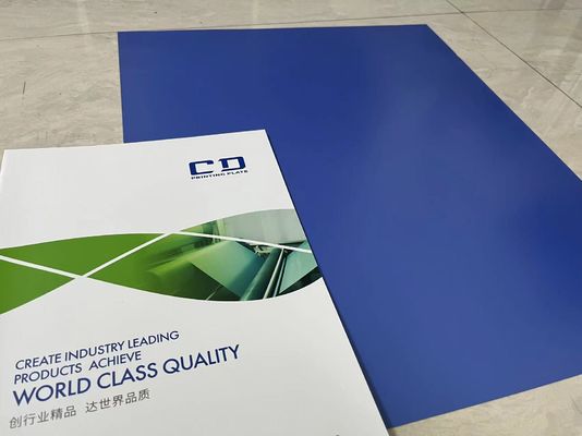 Μπλε θερμική πλάκα CTP με χρόνο ανάπτυξης 25-30 δευτερολέπτων και ευαίσθητη πηγή φωτός 830nm για υψηλής ακρίβειας εκτύπωση